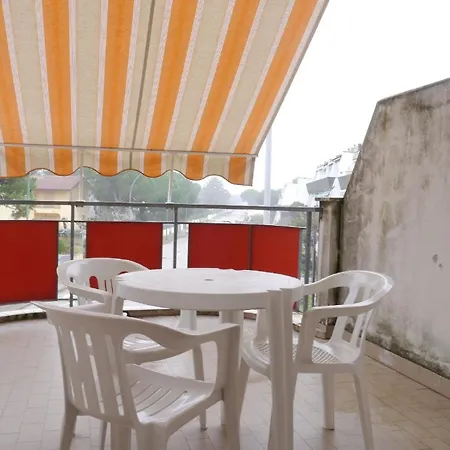Studio Fuer 3 Personen Ca 25 Qm In Lido Delle Nazioni, Adriakueste Italien Podelta Lägenhet *